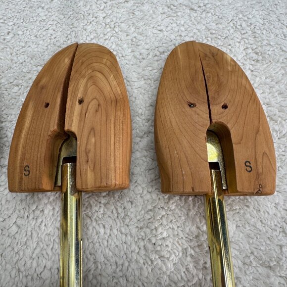 Mix Lot of Smaller Cedar Shoe Trees Adjustable, 2 Pairs - Picture 3 of 7